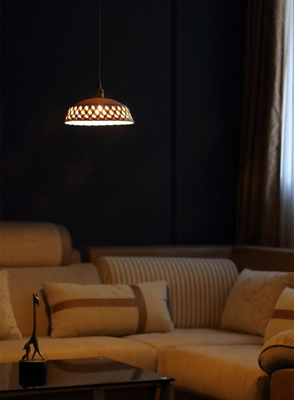 Lampa wisząca z ceramicznym kloszem w ażurowym wzorze