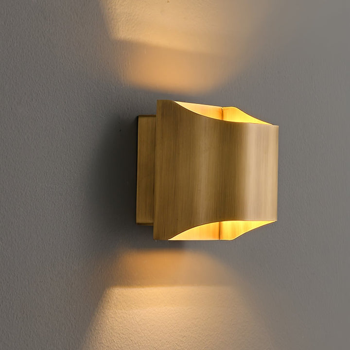 Lampa ścienna Leclerc z mosiądzu