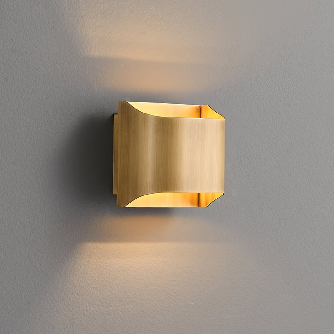 Lampa ścienna Leclerc z mosiądzu