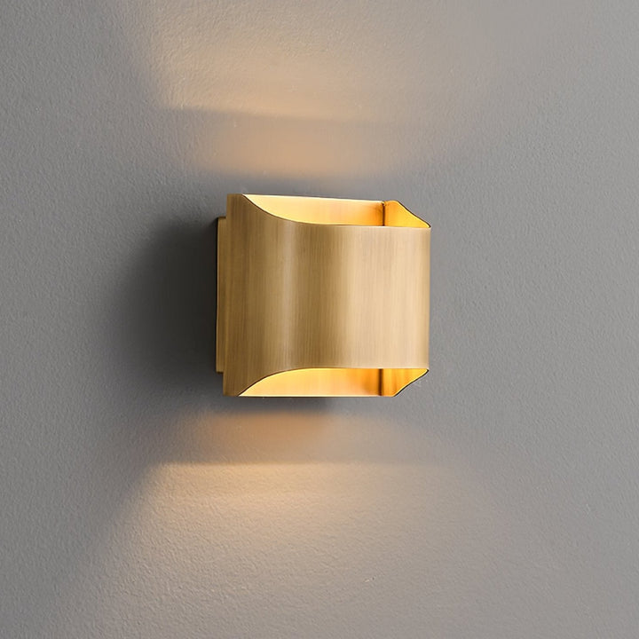 Lampa ścienna Leclerc z mosiądzu