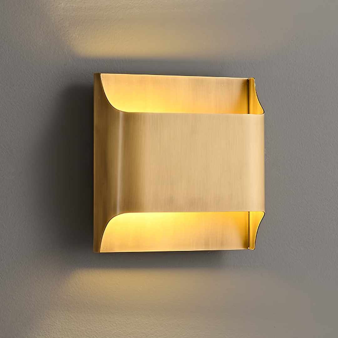 Lampa ścienna Leclerc z mosiądzu