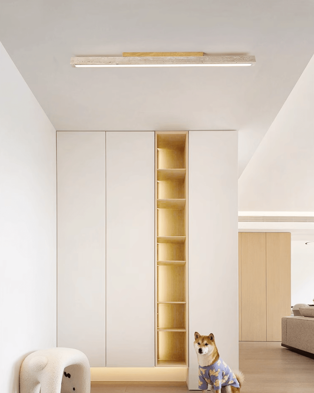 Lampa sufitowa z kolumną z trawertynu