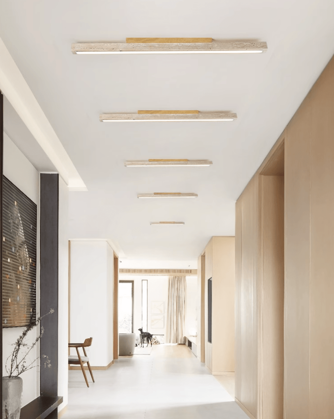 Lampa sufitowa z kolumną z trawertynu