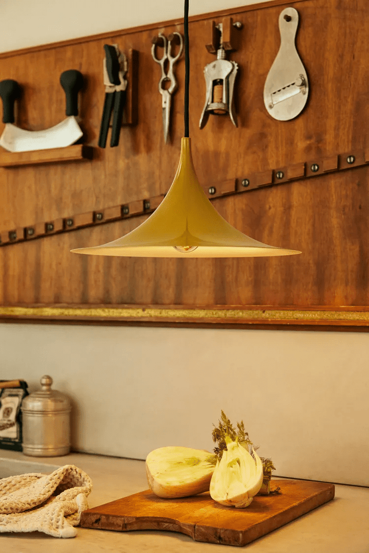 Lampa wisząca Semi z przewodem zawieszanym na haku