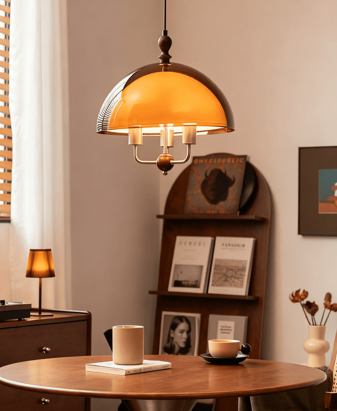 Bursztynowa lampa wisząca w kształcie kopuły