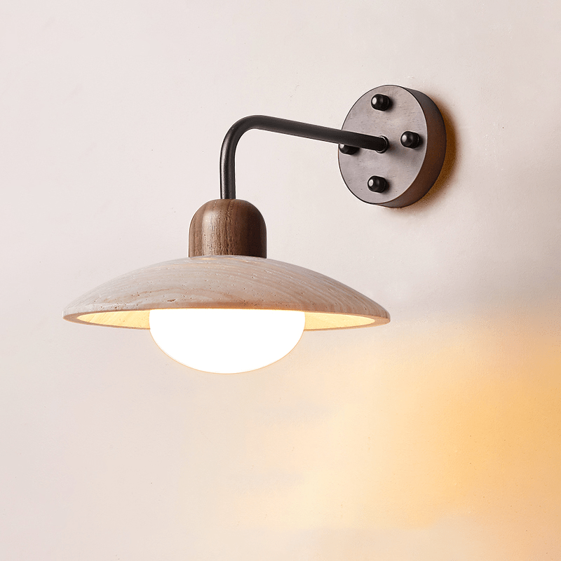 Lampa ścienna z ramieniem w kształcie kopuły