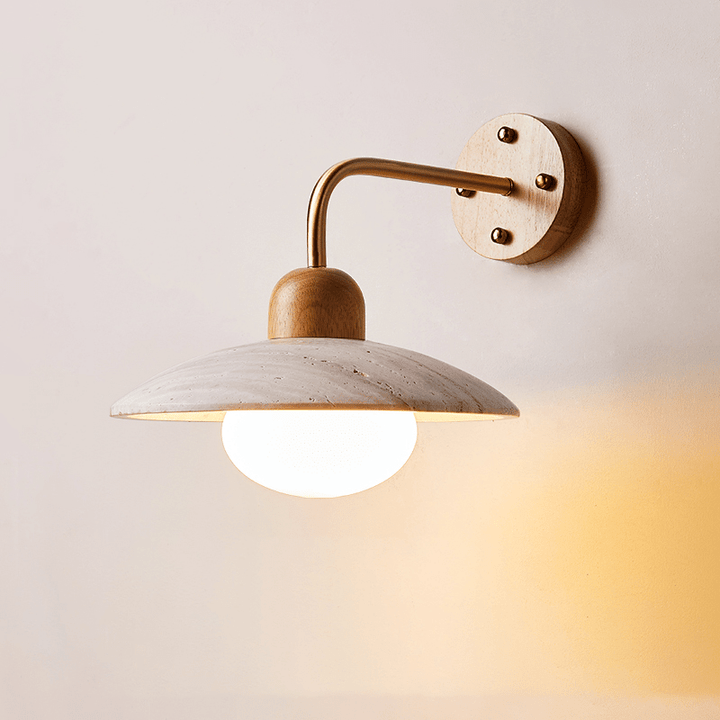 Lampa ścienna z ramieniem w kształcie kopuły