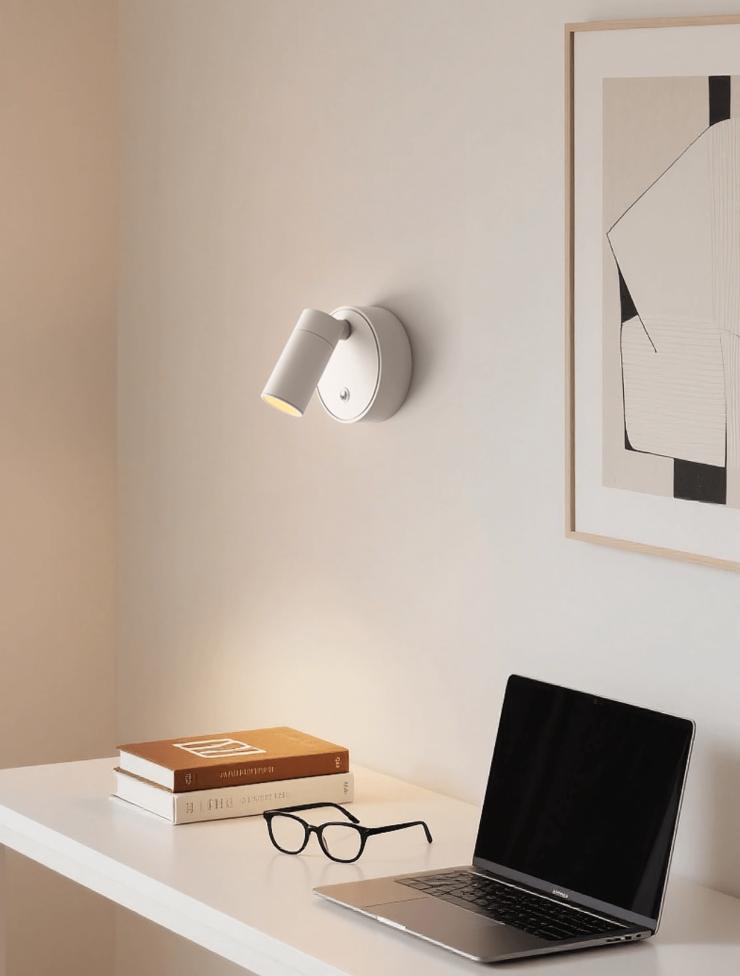 Luma Pivot Ładowana Lampa Ścienna