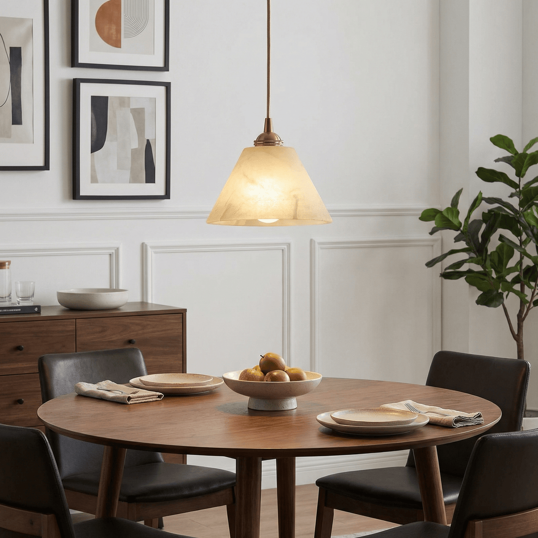 Stożkowa Lampa Wisząca z Alabastru i Mosiądzu