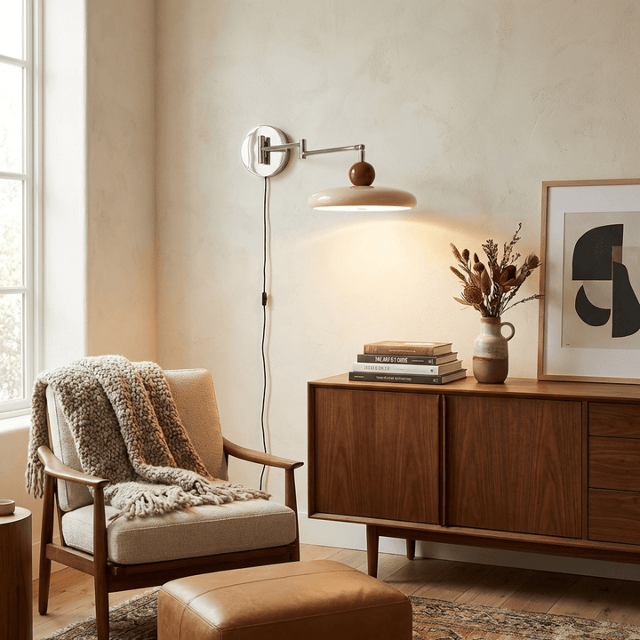 Lampa ścienna Lola z wtyczką