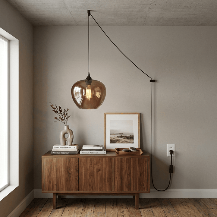 Lampa wisząca z zawieszką w kształcie butelki