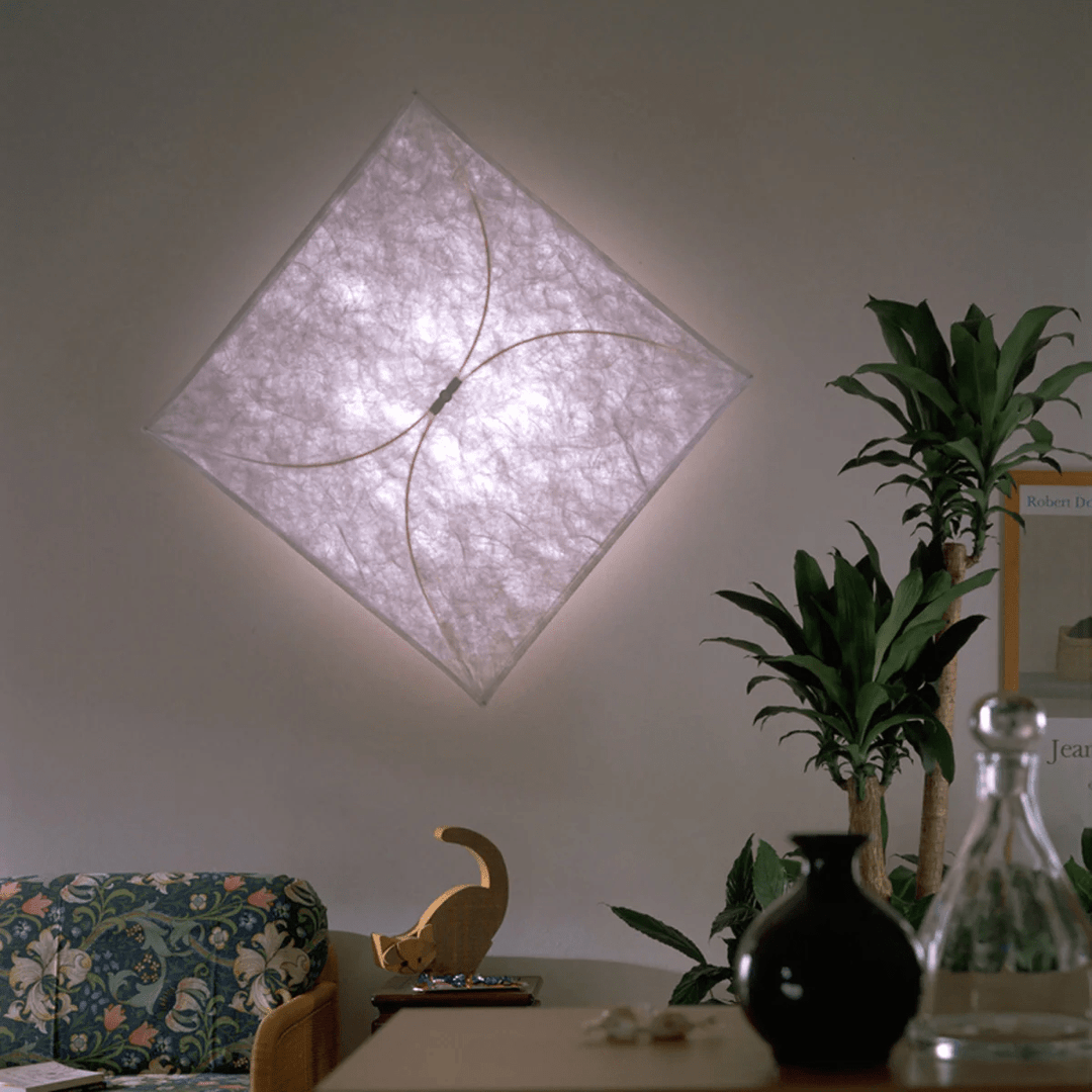 Lampa Ścienna z Papieru w Kształcie Latawca