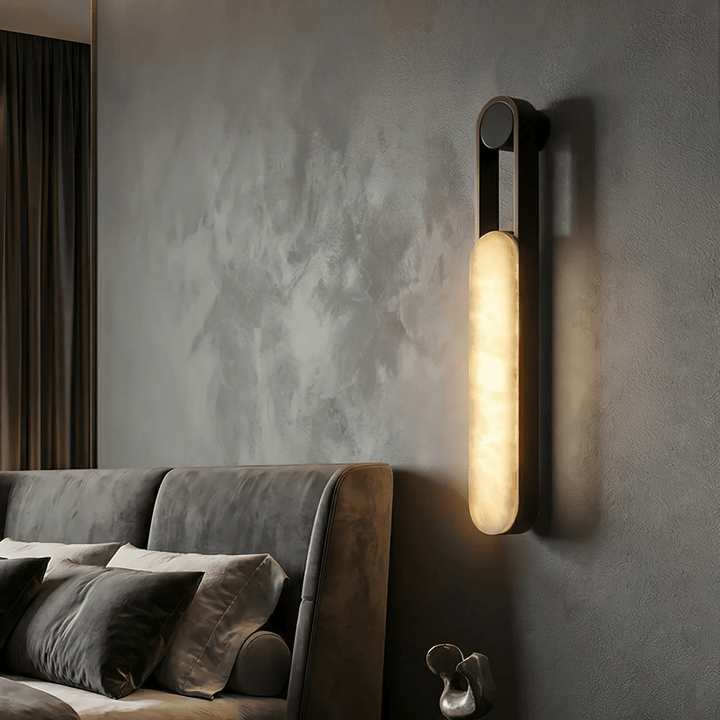Lampa ścienna Norix z alabastrową ramą