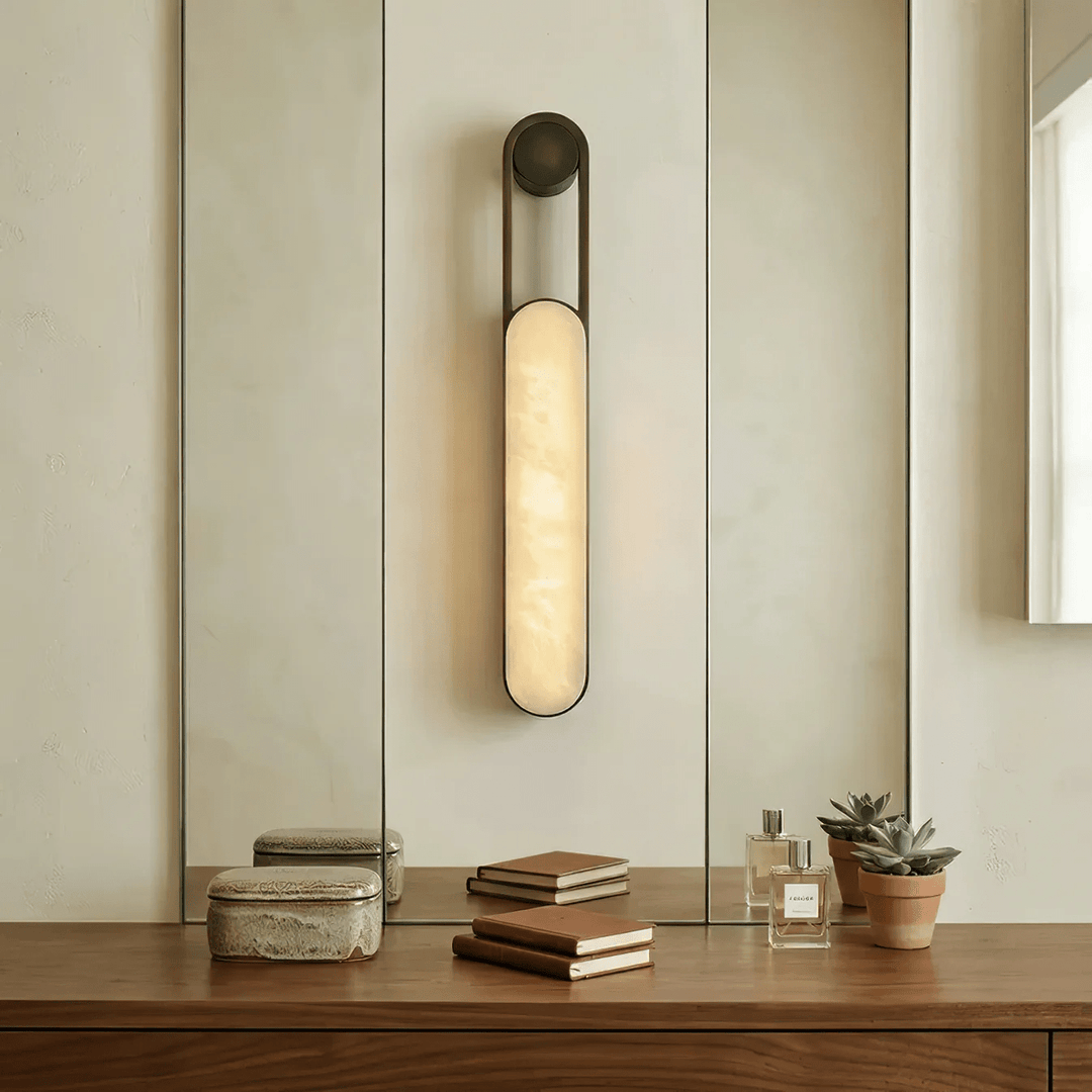 Lampa ścienna Norix z alabastrową ramą