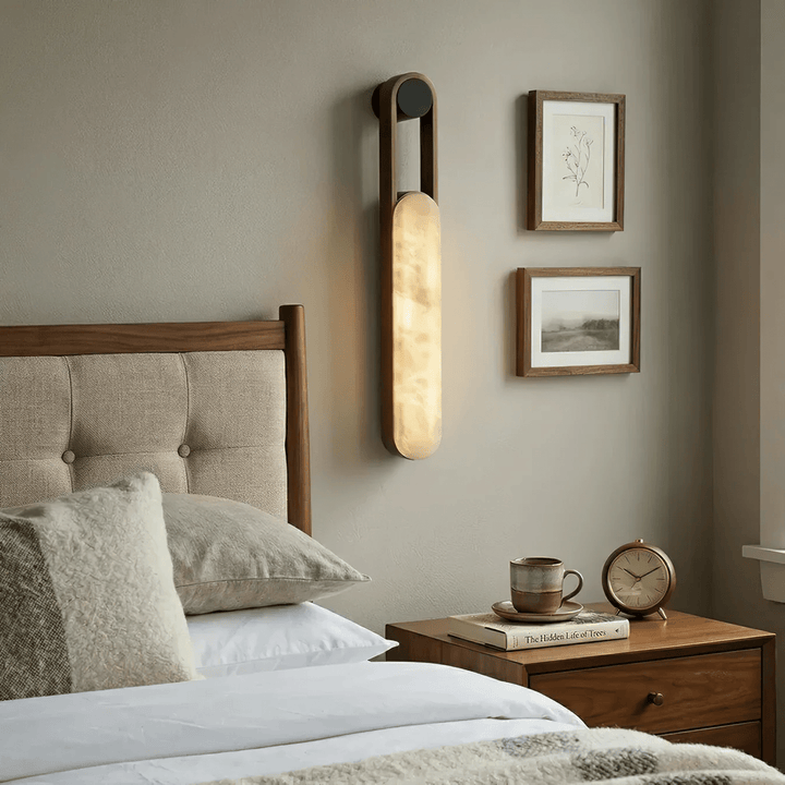 Lampa ścienna Norix z alabastrową ramą
