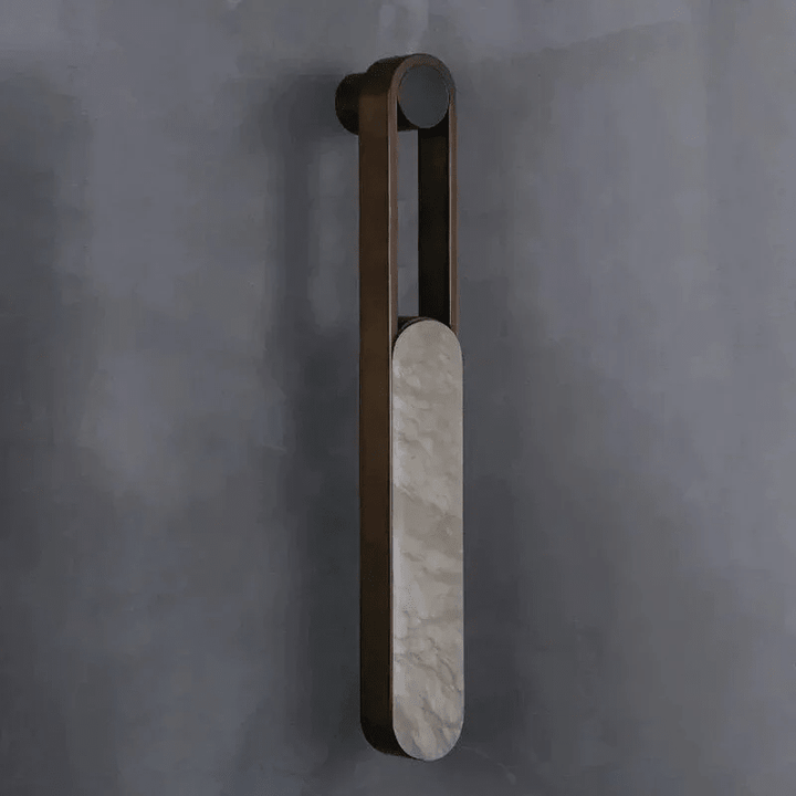 Lampa ścienna Norix z alabastrową ramą