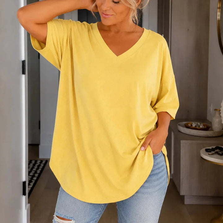 Vivelyn – Oversized T-shirt z dekoltem w serek
