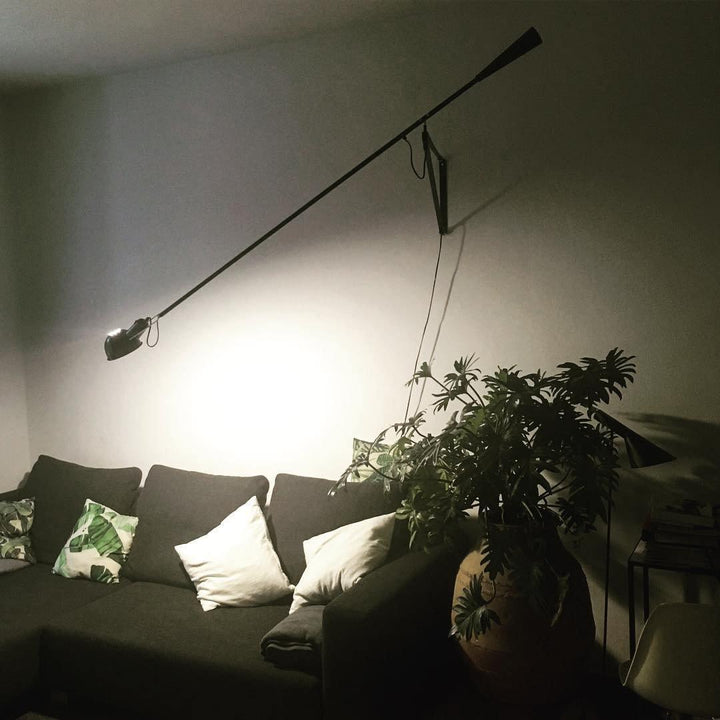 Lampa ścienna z długim ramieniem