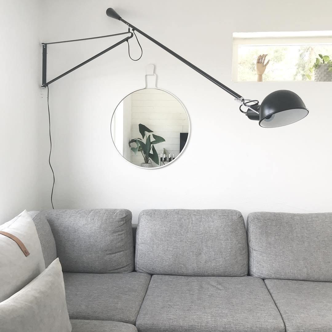 Lampa ścienna z długim ramieniem