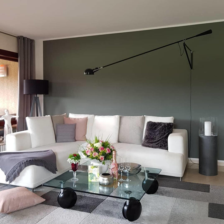 Lampa ścienna z długim ramieniem
