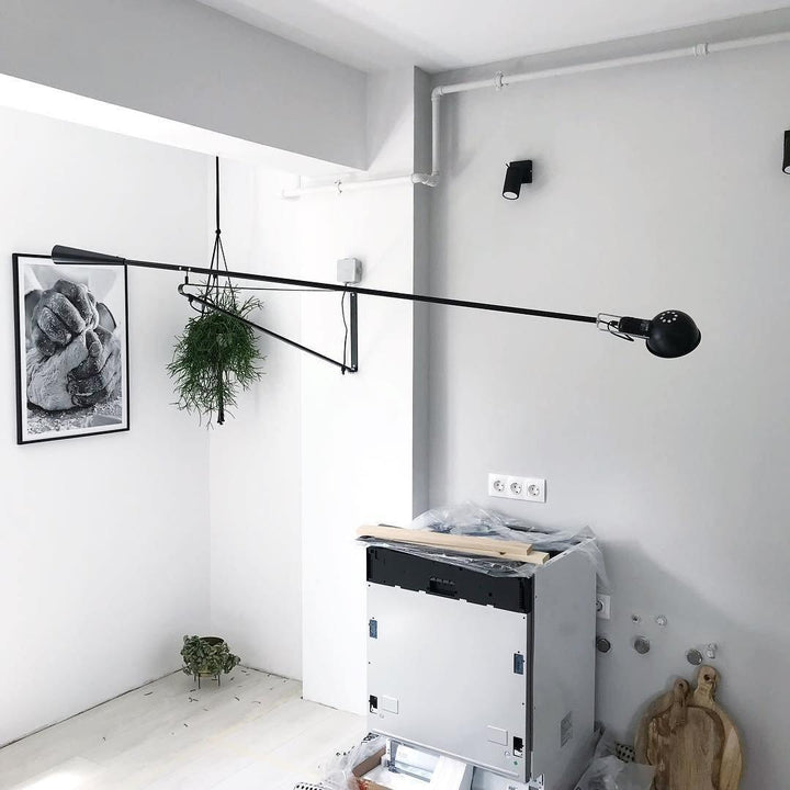 Lampa ścienna z długim ramieniem