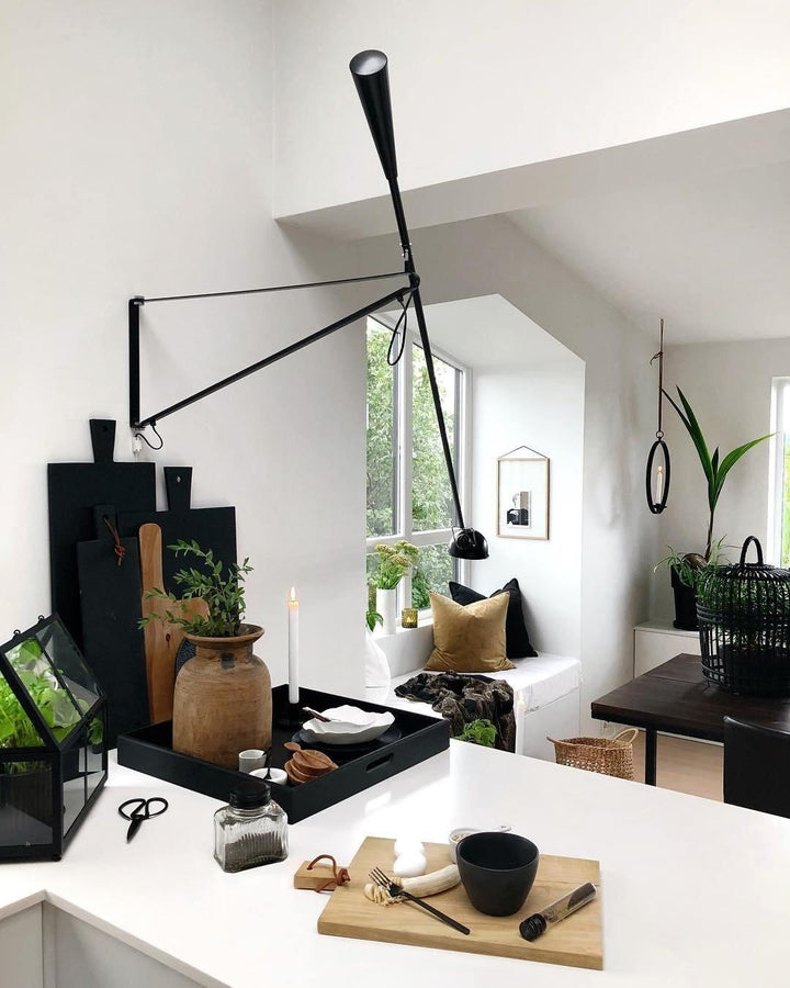 Lampa ścienna z długim ramieniem