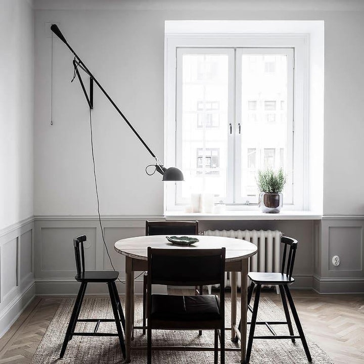Lampa ścienna z długim ramieniem