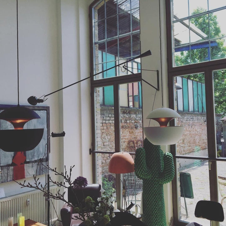 Lampa ścienna z długim ramieniem