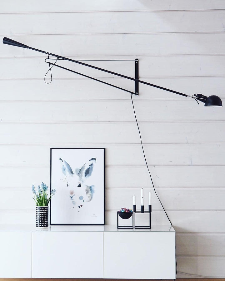 Lampa ścienna z długim ramieniem