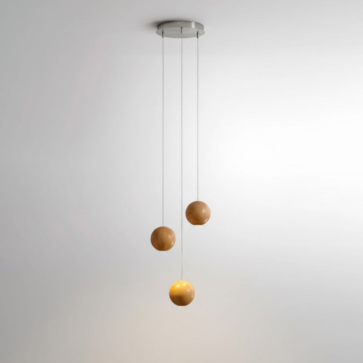 Wisząca Lampa Cluster z Drewnianymi Kulami