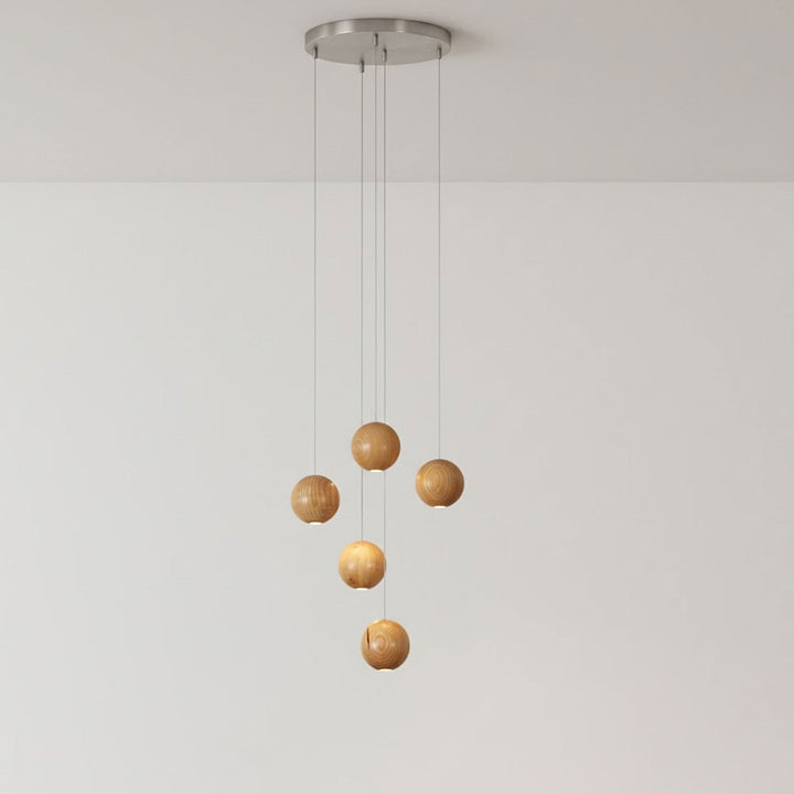 Wisząca Lampa Cluster z Drewnianymi Kulami