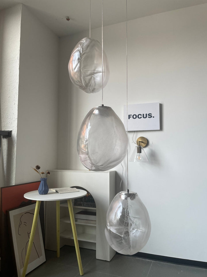Lampa wisząca z płynnego szkła