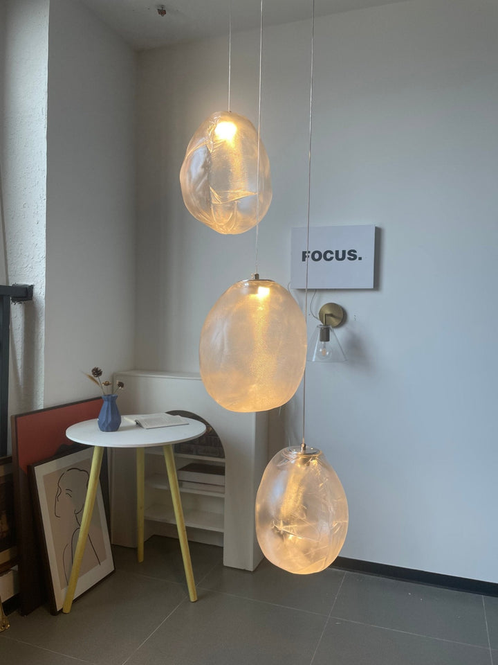 Lampa wisząca z płynnego szkła