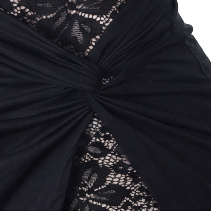 Noirelle – Sukienka mini bodycon z koronkowym detalem na zakładkę