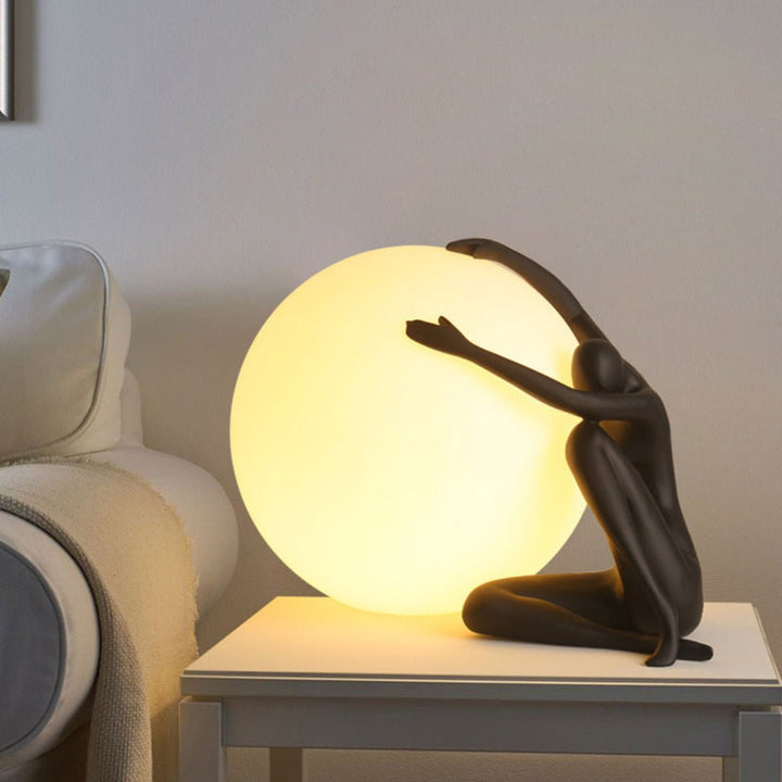 Lampa stołowa humanoidalna z kulą