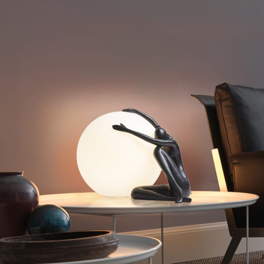 Lampa stołowa humanoidalna z kulą