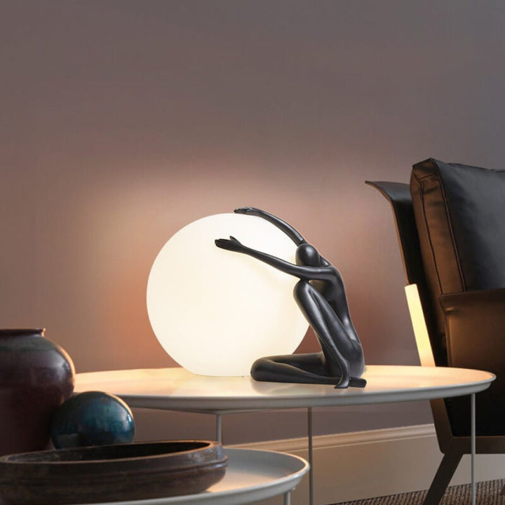 Lampa stołowa humanoidalna z kulą