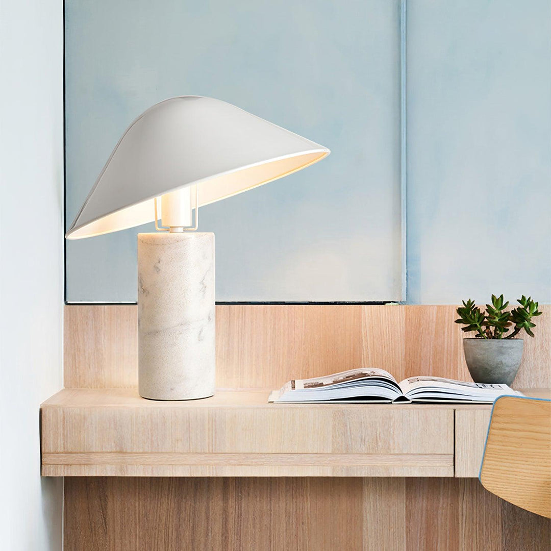Lampa stołowa Adelaide z marmuru