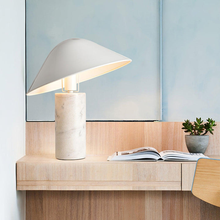 Lampa stołowa Adelaide z marmuru