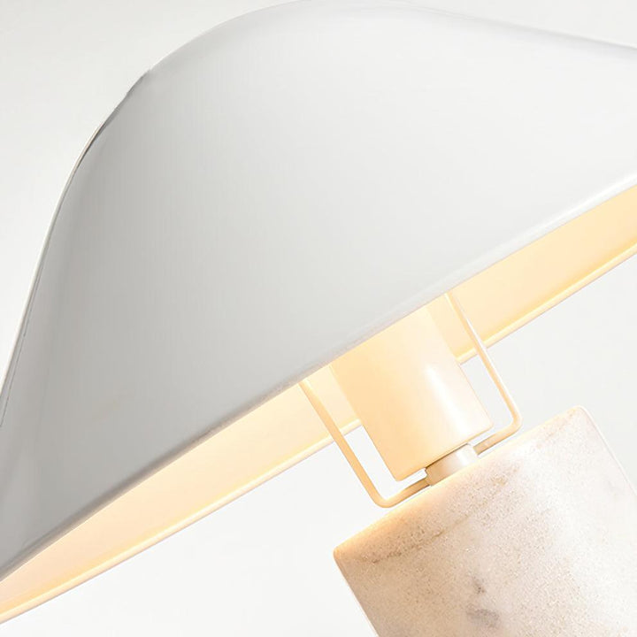 Lampa stołowa Adelaide z marmuru