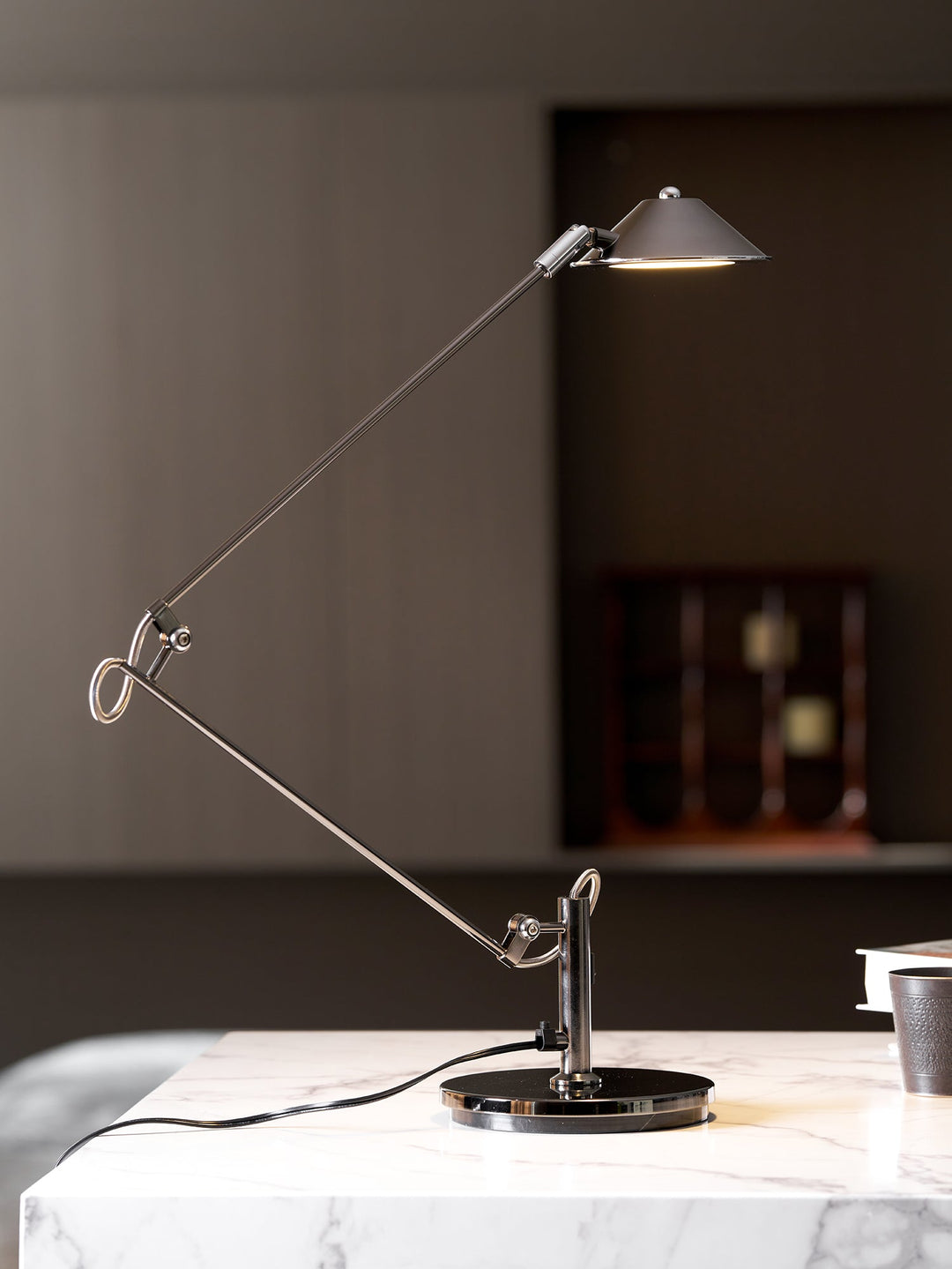 Regulowana Czarna Lampa Biurkowa