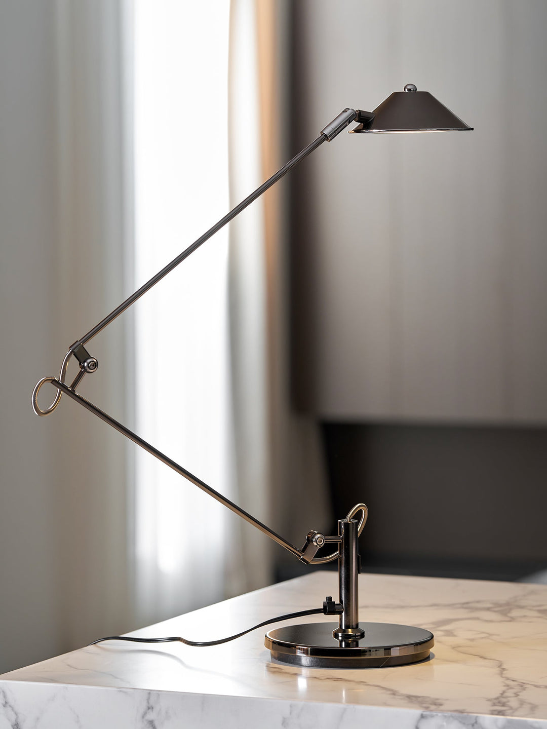 Regulowana Czarna Lampa Biurkowa
