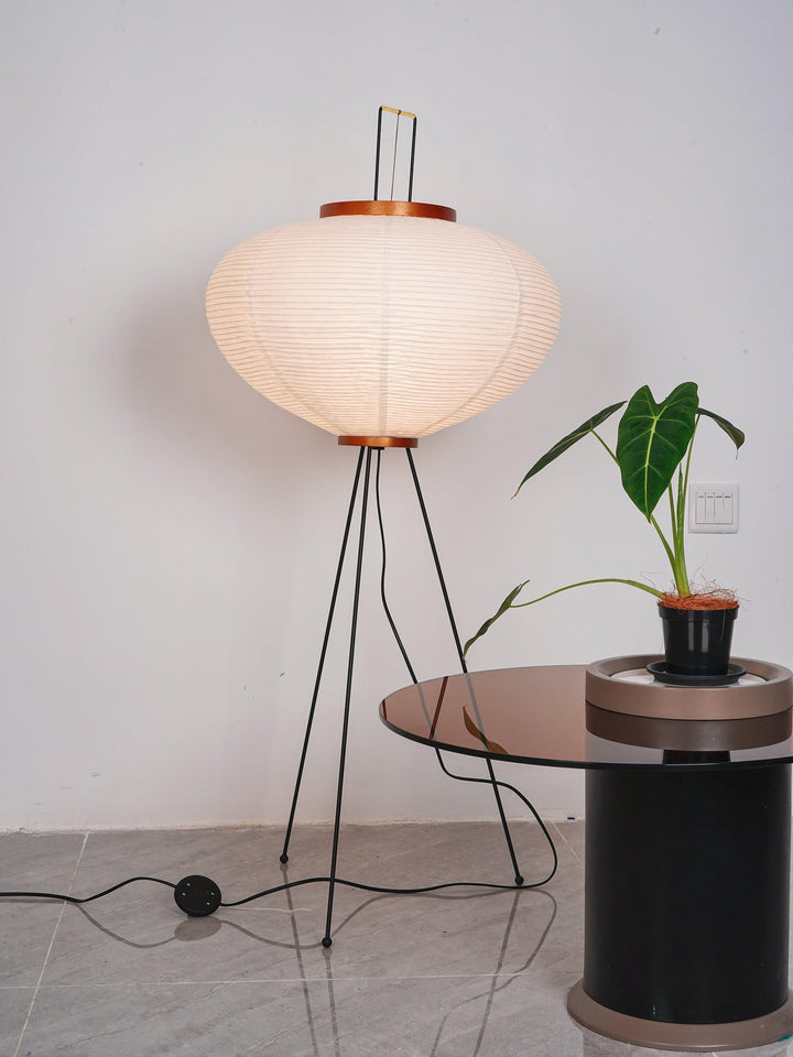 Lampa podłogowa z papieru ryżowego