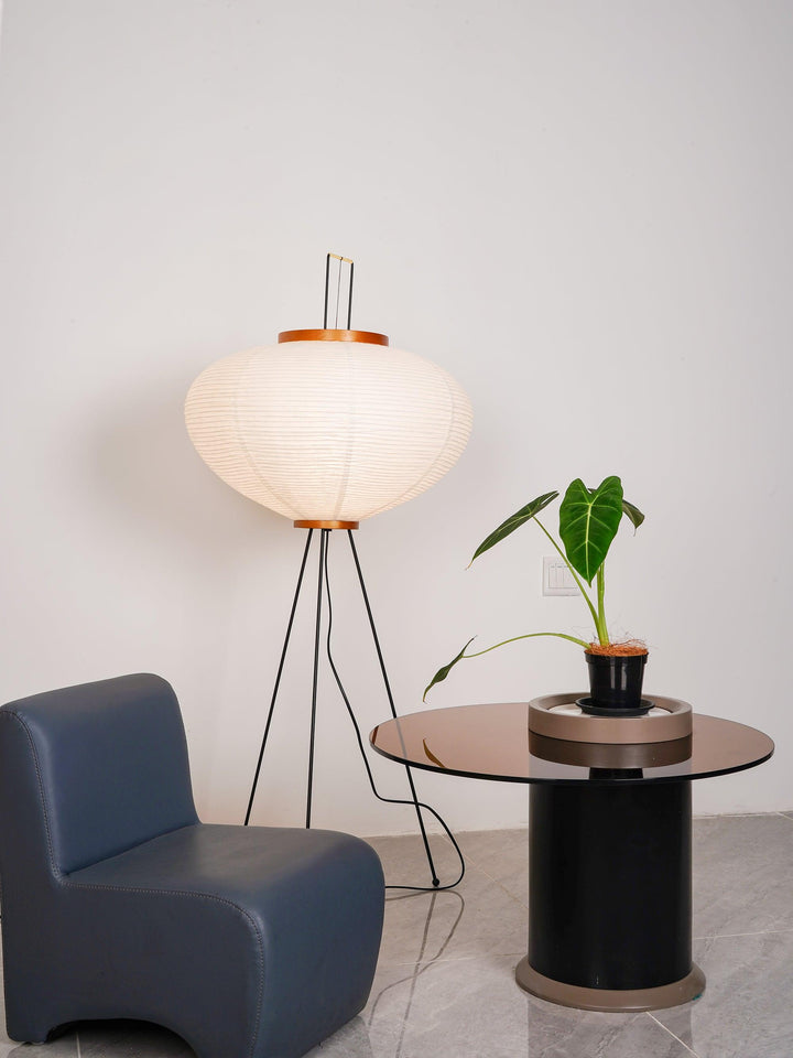 Lampa podłogowa z papieru ryżowego