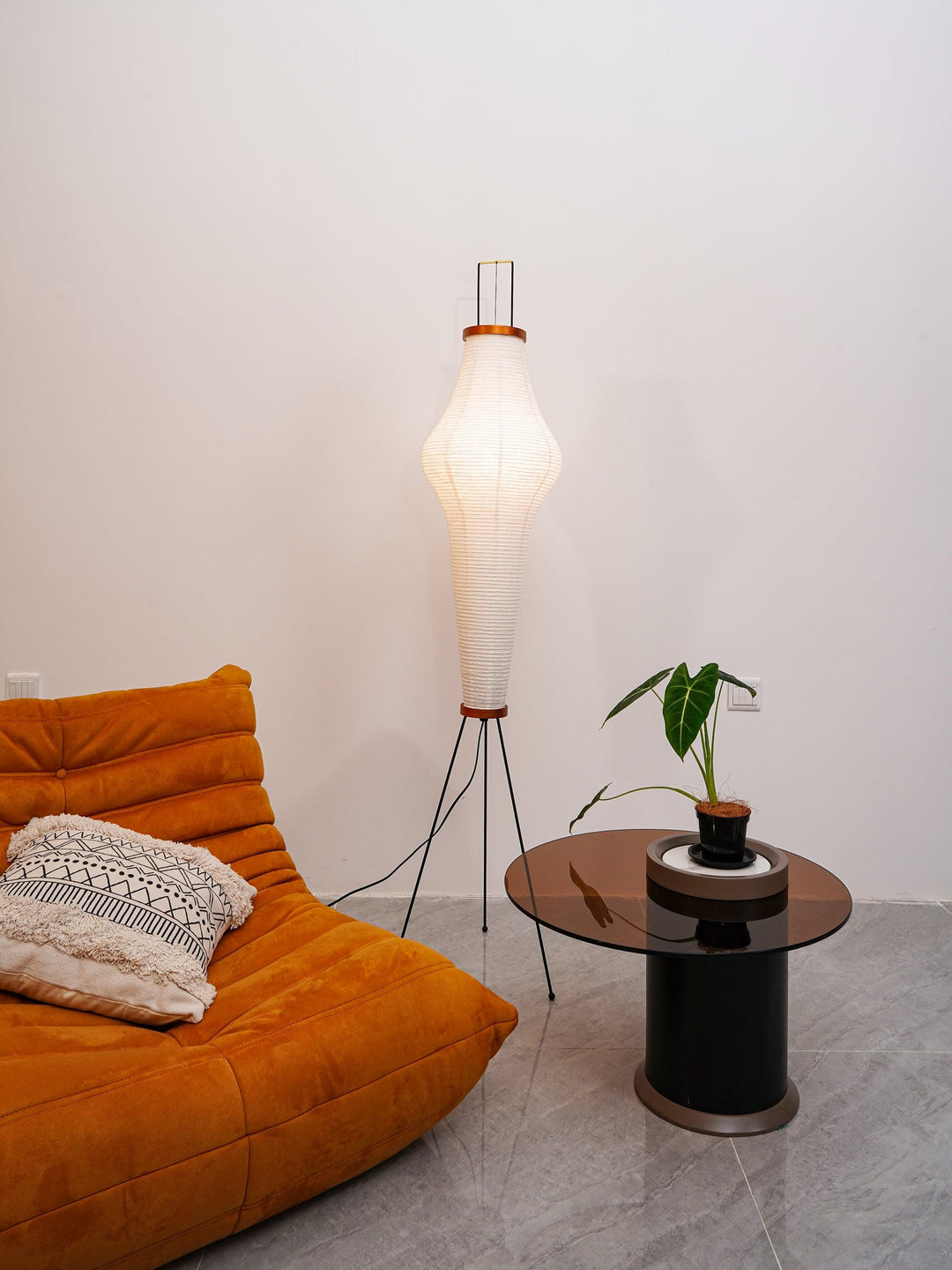 Lampa podłogowa z papieru ryżowego