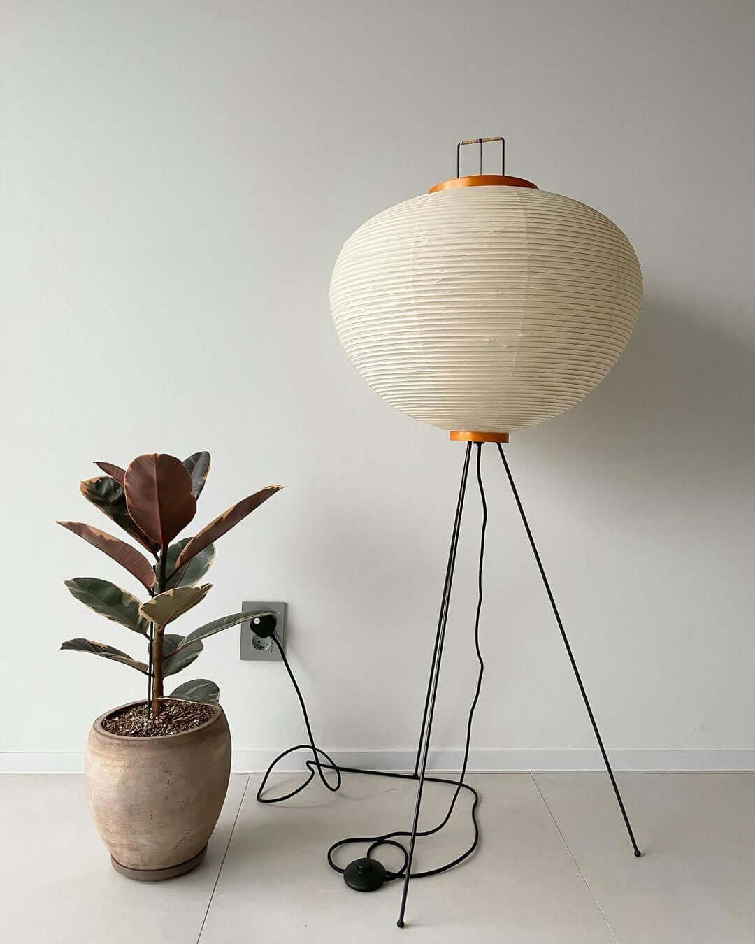Lampa podłogowa z papieru ryżowego