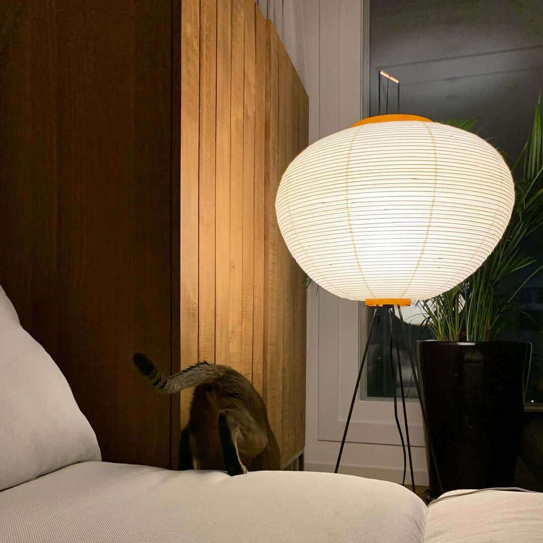 Lampa podłogowa z papieru ryżowego
