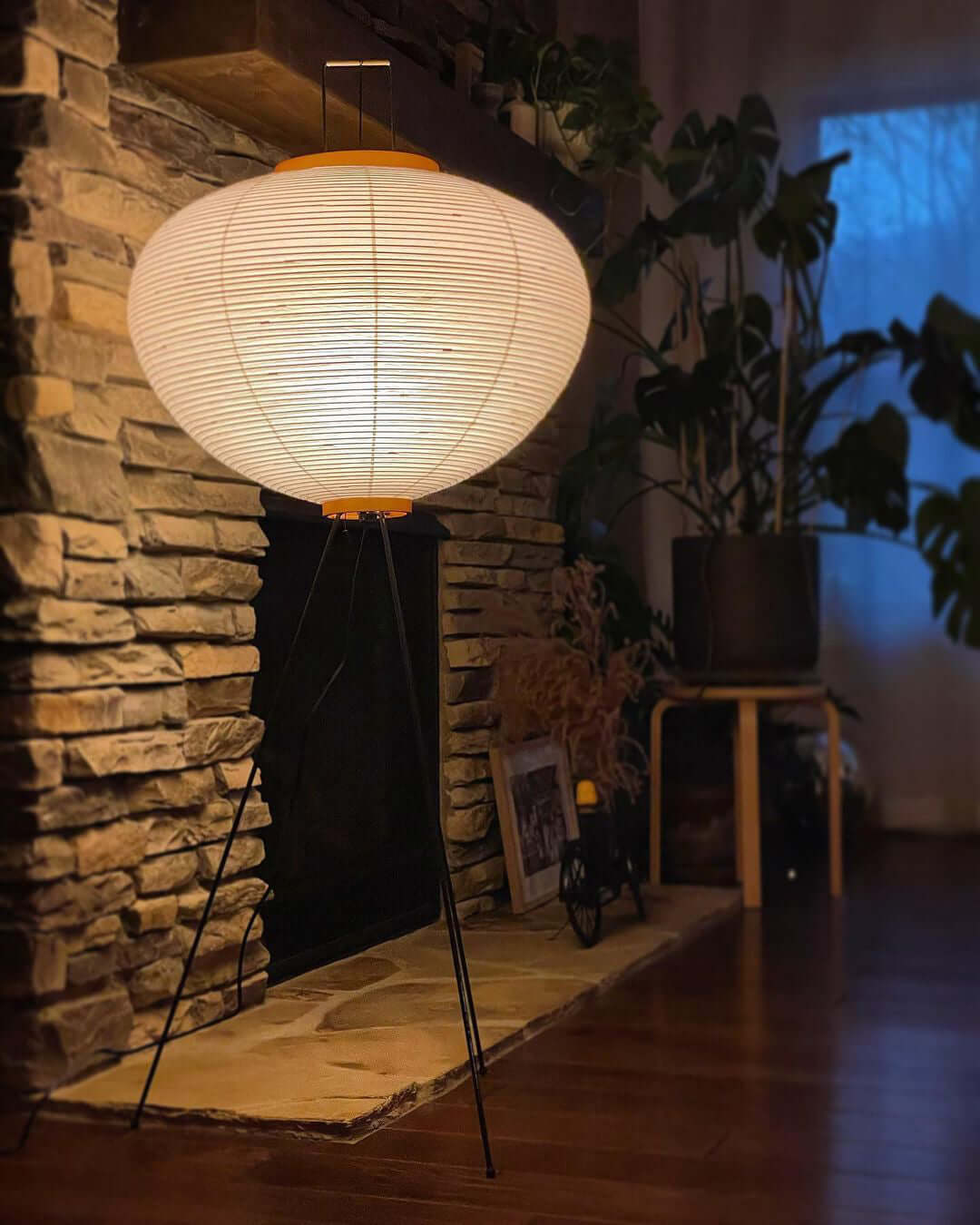 Lampa podłogowa z papieru ryżowego