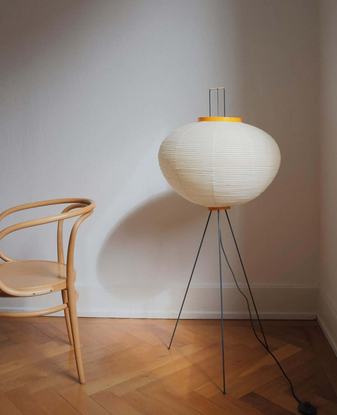 Lampa podłogowa z papieru ryżowego