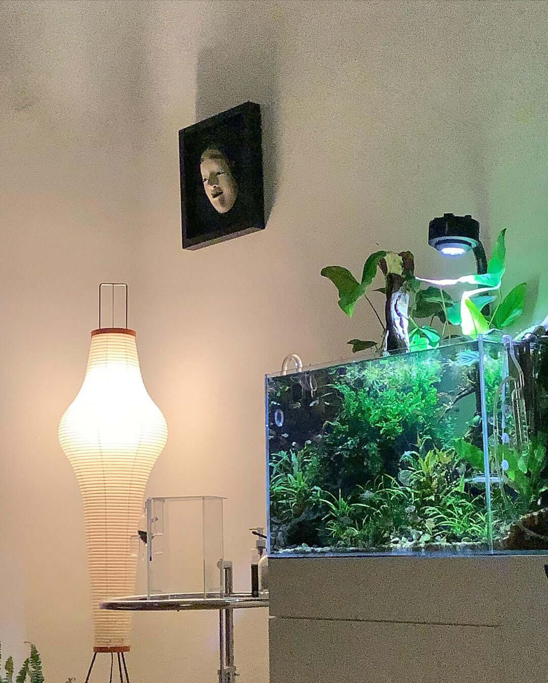 Lampa podłogowa z papieru ryżowego